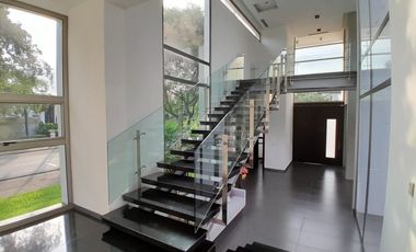 Samborondon, Alquilo Hermosa Casa con Acabados de Primera y Piscina