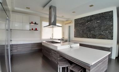 Samborondon, Alquilo Hermosa Casa con Acabados de Primera y Piscina