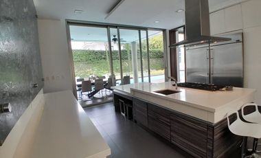 Samborondon, Alquilo Hermosa Casa con Acabados de Primera y Piscina