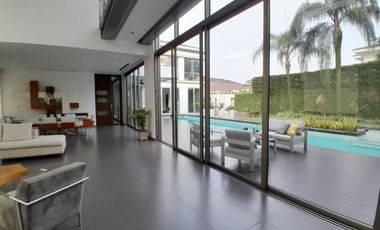 Samborondon, Alquilo Hermosa Casa con Acabados de Primera y Piscina