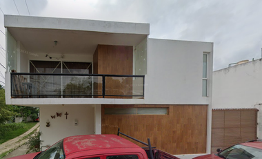 SE VENDE BONITA Y AMPLIA CASA EN VERACRUZ.