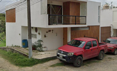 SE VENDE BONITA Y AMPLIA CASA EN VERACRUZ.