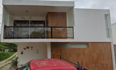 SE VENDE BONITA Y AMPLIA CASA EN VERACRUZ.