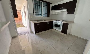 CASA EN RENTA EN ZINACANTEPEC