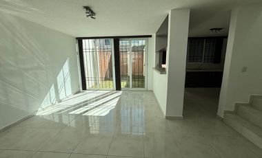 CASA EN RENTA EN ZINACANTEPEC