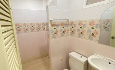 ขายบ้านทาวน์โฮมหลังมุมเมืองนครนายก ราคาโครตถูก พื้นที่ใช้สอยเยอะ พร้อมต่อเติม เฟอร์นิเจอร์ครบพร้อมเข้าอยู่ ขนาดพื้นที่ 25 ตร.วา เจ้าของบ้านไม่เคยอยู่บ