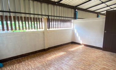 ขายบ้านทาวน์โฮมหลังมุมเมืองนครนายก ราคาโครตถูก พื้นที่ใช้สอยเยอะ พร้อมต่อเติม เฟอร์นิเจอร์ครบพร้อมเข้าอยู่ ขนาดพื้นที่ 25 ตร.วา เจ้าของบ้านไม่เคยอยู่บ