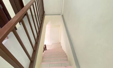 ขายบ้านทาวน์โฮมหลังมุมเมืองนครนายก ราคาโครตถูก พื้นที่ใช้สอยเยอะ พร้อมต่อเติม เฟอร์นิเจอร์ครบพร้อมเข้าอยู่ ขนาดพื้นที่ 25 ตร.วา เจ้าของบ้านไม่เคยอยู่บ
