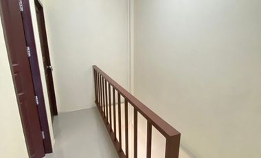 ขายบ้านทาวน์โฮมหลังมุมเมืองนครนายก ราคาโครตถูก พื้นที่ใช้สอยเยอะ พร้อมต่อเติม เฟอร์นิเจอร์ครบพร้อมเข้าอยู่ ขนาดพื้นที่ 25 ตร.วา เจ้าของบ้านไม่เคยอยู่บ