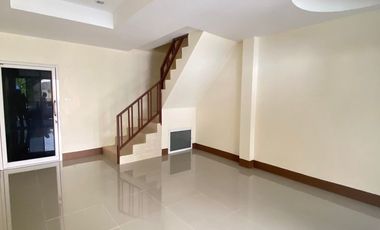 ขายบ้านทาวน์โฮมหลังมุม เมืองนครนายก ราคาโครตถูก พื้นที่ใช้สอยเยอะ พร้อมต่อเติม เฟอร์นิเจอร์ครบพร้อมเข้าอยู่ ขนาดพื้นที่ 25.2 ตร.วา เจ้าของบ้านไม่เคยอย