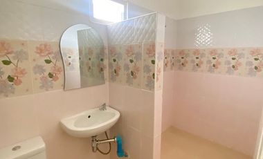 ขายบ้านทาวน์โฮมหลังมุม เมืองนครนายก ราคาโครตถูก พื้นที่ใช้สอยเยอะ พร้อมต่อเติม เฟอร์นิเจอร์ครบพร้อมเข้าอยู่ ขนาดพื้นที่ 25.2 ตร.วา เจ้าของบ้านไม่เคยอย