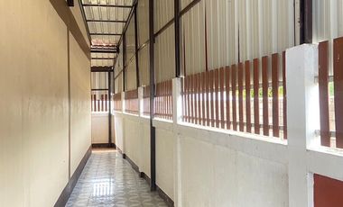 ขายบ้านทาวน์โฮมหลังมุม เมืองนครนายก ราคาโครตถูก พื้นที่ใช้สอยเยอะ พร้อมต่อเติม เฟอร์นิเจอร์ครบพร้อมเข้าอยู่ ขนาดพื้นที่ 25.2 ตร.วา เจ้าของบ้านไม่เคยอย