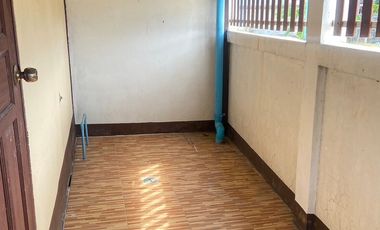 ขายบ้านทาวน์โฮมหลังมุม เมืองนครนายก ราคาโครตถูก พื้นที่ใช้สอยเยอะ พร้อมต่อเติม เฟอร์นิเจอร์ครบพร้อมเข้าอยู่ ขนาดพื้นที่ 25.2 ตร.วา เจ้าของบ้านไม่เคยอย