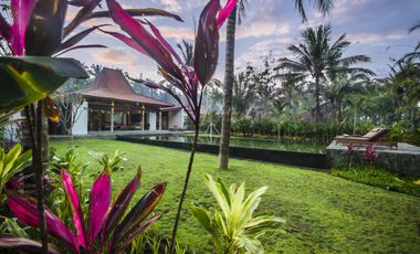 Stunning Beachfront Villa in West Bali for Lease 29 Years
