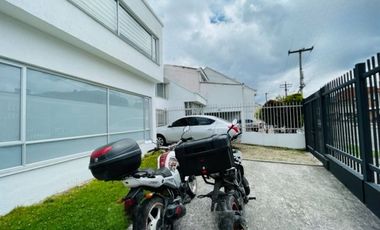ESPECTACULAR CASA COMERCIAL O VIVIENDA  EN PONTEVEDRA