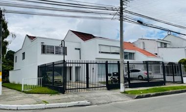 ESPECTACULAR CASA COMERCIAL O VIVIENDA  EN PONTEVEDRA