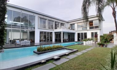 Samborondon, Venta de Hermosa Casa 4 dormitorios con Acabados de Primera y Piscina