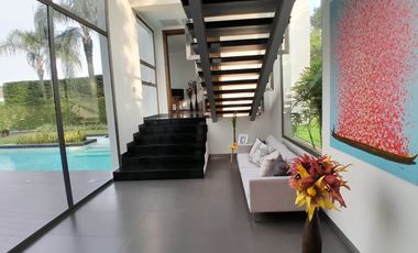 Samborondon, Venta de Hermosa Casa 4 dormitorios con Acabados de Primera y Piscina