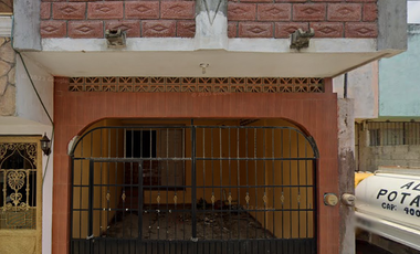 SE VENDE BONITA Y AMPLIA CASA EN VERACRUZ.