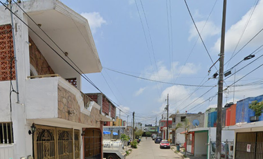 SE VENDE BONITA Y AMPLIA CASA EN VERACRUZ.