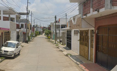 SE VENDE BONITA Y AMPLIA CASA EN VERACRUZ.