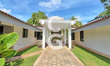 Casa en Venta en Cancún en Residencial Campestre con 4 Recámaras