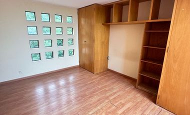 Se renta amplia propiedad para uso exclusivo de Oficinas o consultorios