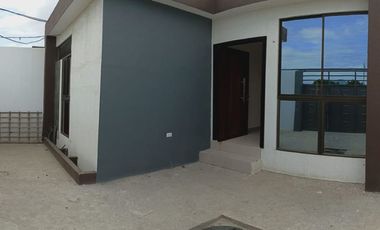 venta de casa en zona sur de montecristi