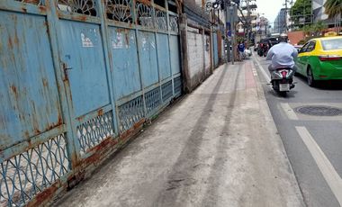 ขาย- ที่ดินพร้อมสิ่งปลูกสร้าง เนื้อที่ 107 ตรวา ติดถนนสุทธิสารวินิจฉัย