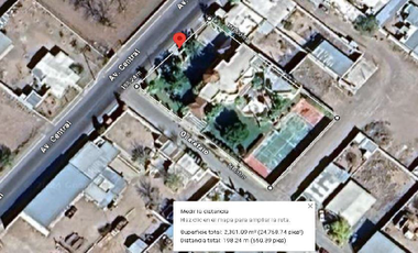 MARAVILLOSA CASA CON CANCHA DE TENIS Y UN MUY AMPLIO JARDIN FRONTAL Y TRASERO