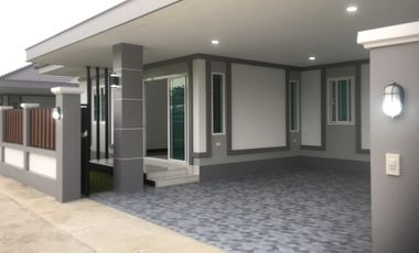 Selling a single house, San Sai Luang, only 3 houses left, great price, area 60-70 sq.w., lots of freebies