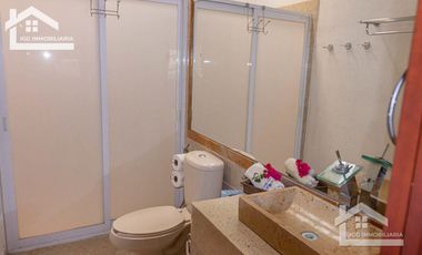 HERMOSA CASA EN VENTA EN LOMAS DE COCOYOC CON ALBERCA Y AMPLIO JARDÍN
