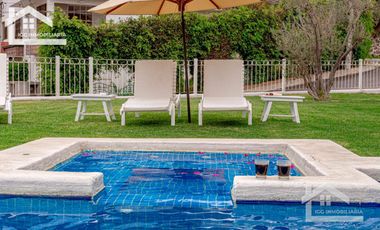 HERMOSA CASA EN VENTA EN LOMAS DE COCOYOC CON ALBERCA Y AMPLIO JARDÍN