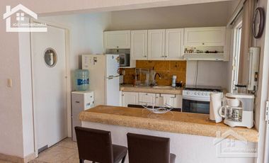 HERMOSA CASA EN VENTA EN LOMAS DE COCOYOC CON ALBERCA Y AMPLIO JARDÍN