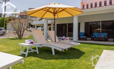 HERMOSA CASA EN VENTA EN LOMAS DE COCOYOC CON ALBERCA Y AMPLIO JARDÍN