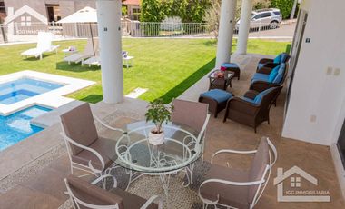 HERMOSA CASA EN VENTA EN LOMAS DE COCOYOC CON ALBERCA Y AMPLIO JARDÍN
