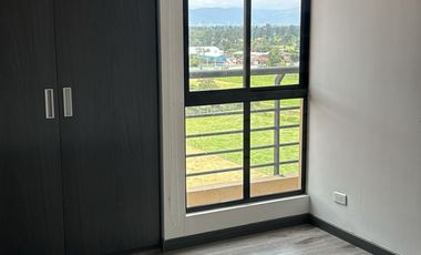 VENDO APTO 100 MTS PISO 9 CHIA PONDEROSA CAMPESTRE, 3 HABITACIONES, 3 BAÑOS, SALA CON CHIMENEA COMEDOR, 2 PARQUEADEROS, EL APARTAMENTO NO TIENE DEUDAS