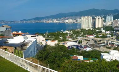 VILLA DE DOS NIVELES EN JOYAS DE BRISAMAR