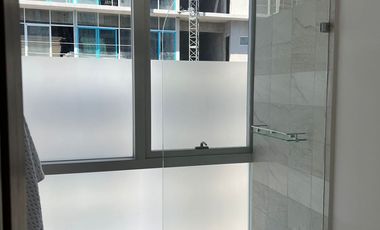 Renta de Departamento Amoblado por Estrenar, Av. República del Salvador, piscina rooftop, edificio con generador eléctrico.