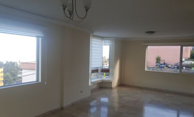 Venta de Casa, Puengasí, Puente 2, Conjunto Privado, con Suite Independiente