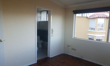 Venta de Casa, Puengasí, Puente 2, Conjunto Privado, con Suite Independiente