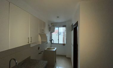 En alquiler departamento de 3 dormitorios en Kennedy.