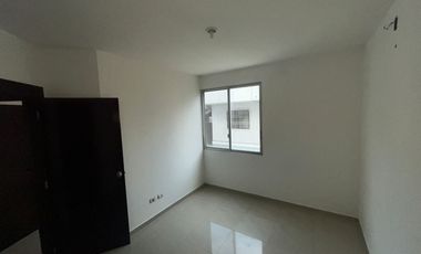 En alquiler departamento de 3 dormitorios en Kennedy.