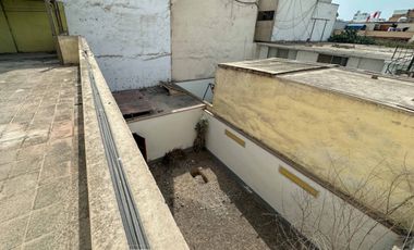 Casa frente a parque en Urb. Higuereta: 326.15 m², 6 dorm, 4 cocheras + parámetros 5 pisos (Surco)