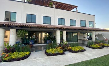 Casa en Venta con 3 recamaras alberca en Fraccionamiento en Xochitepec Morelos