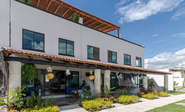 Casa en Venta con 3 recamaras alberca en Fraccionamiento en Xochitepec Morelos