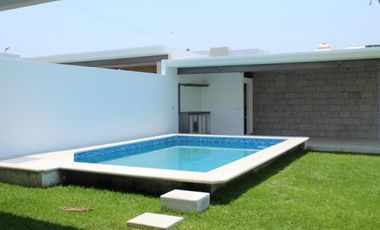 Casa sola con 4 Recamaras  en condominio a 15 minutos de Cuernavaca en Xochitepec Morelos