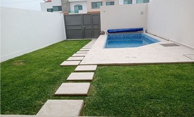 Casa en Venta sola con cuatro  Recamaras en condominio a 15 minutos de Cuernavaca en Xochitepec Morelos
