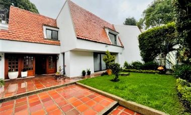 VENDO  CASA EN SANTA ANA ORIENTEAL 797 M2