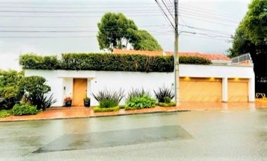 VENDO  CASA EN SANTA ANA ORIENTEAL 797 M2
